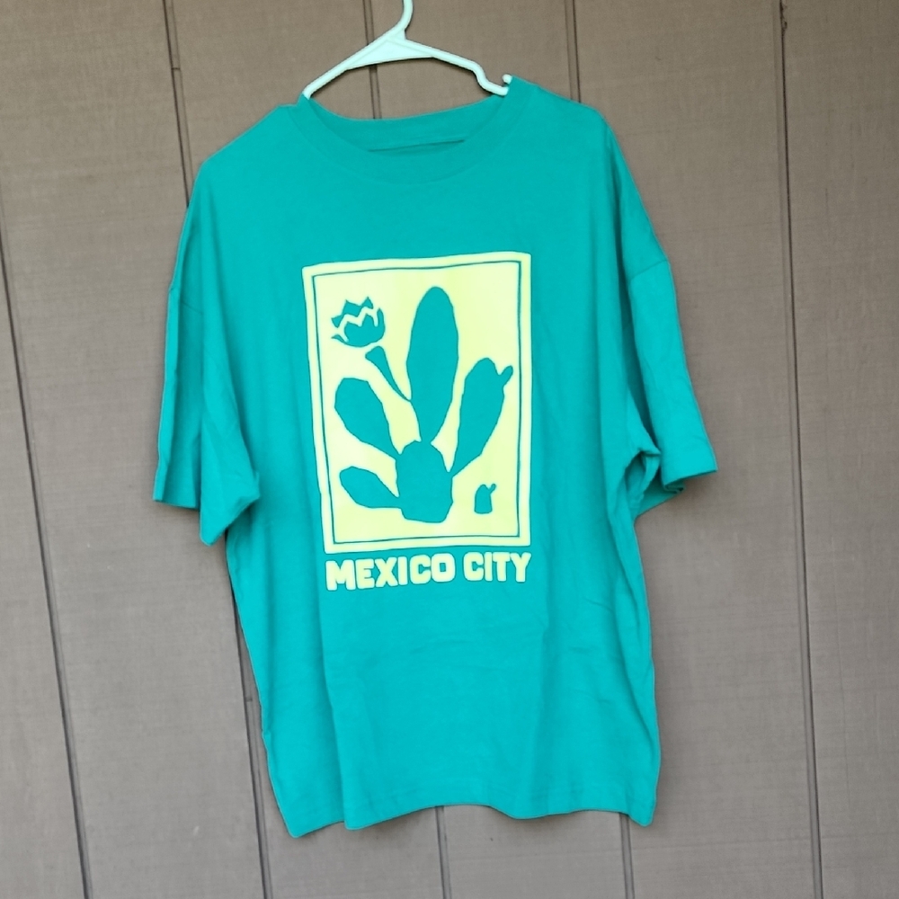 Urban Outfitters Mexico City Cactus Flower Print Tee T Shirt Boxy Fit Size M.